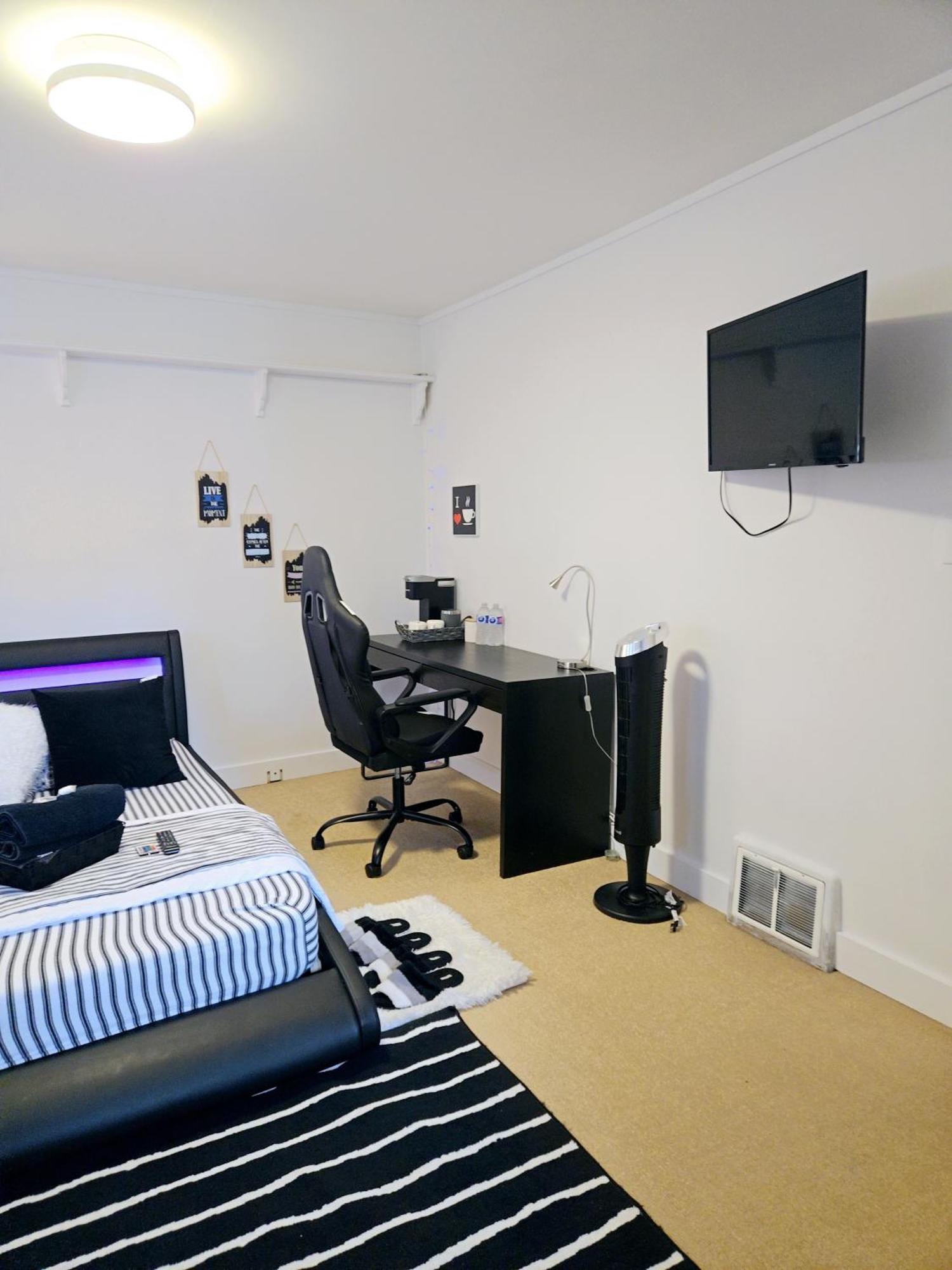 Cozy Stylish Black & White Design Room In The Heart Of Vancouver! Private Parking, Self Check-In & Just 4 Mins To Metrotown! Exterior foto